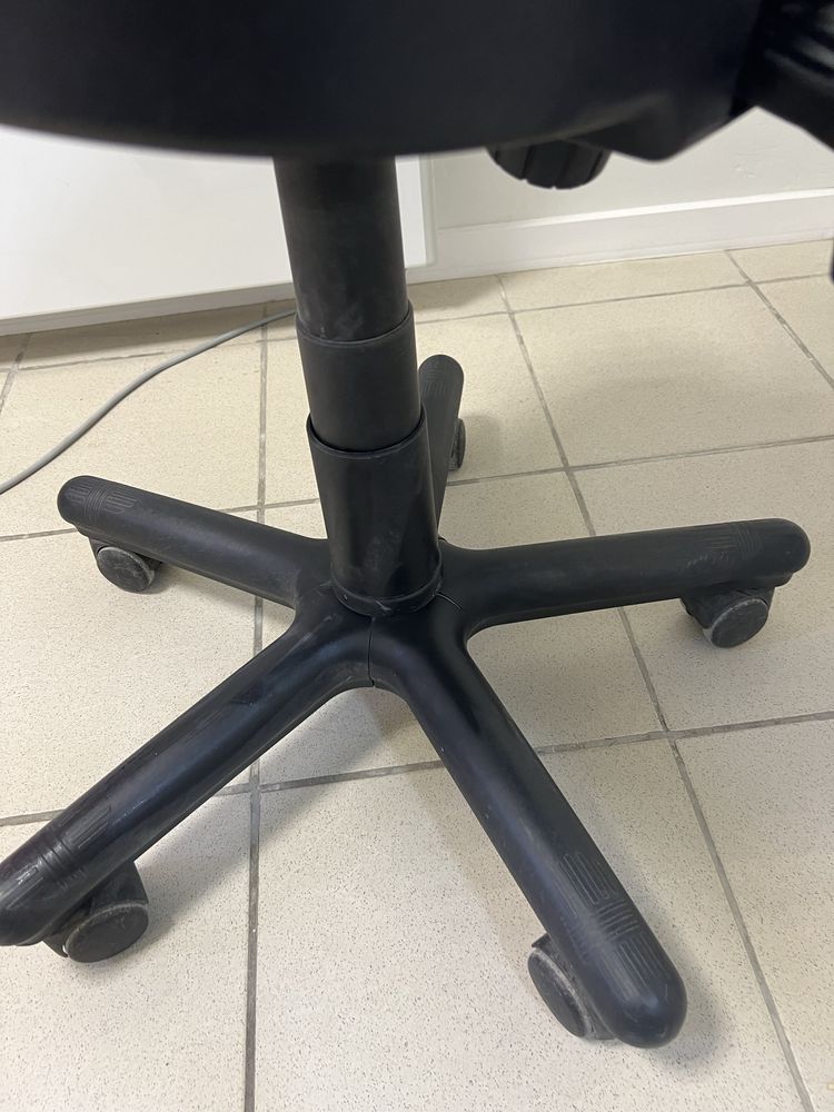 Продам крісло офісне компютерне синє
