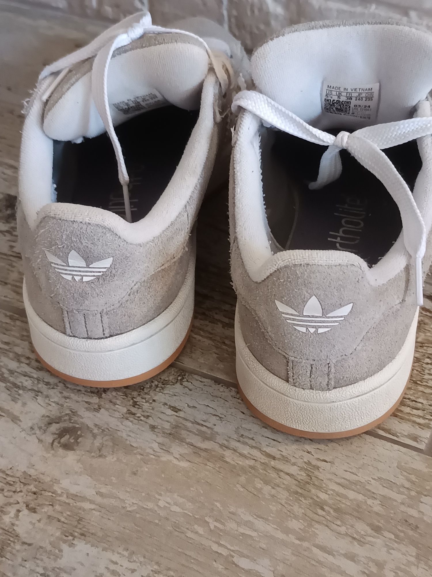 Tênis adidas campus