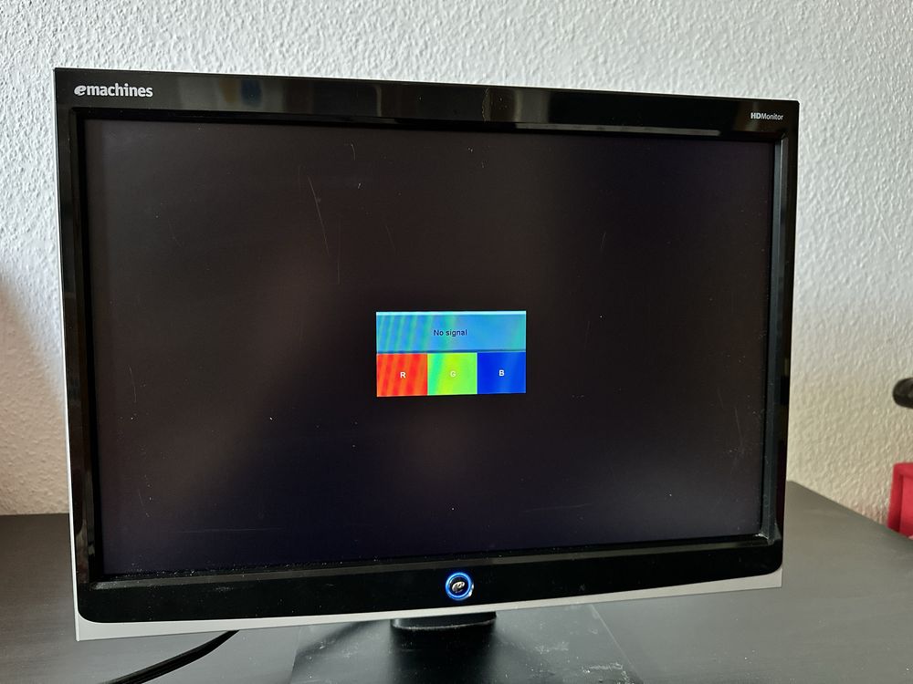 Monitor Emachines 19 Cali HD