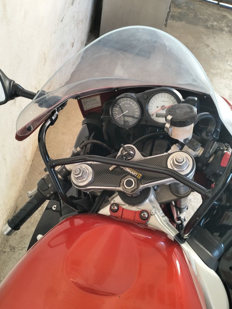 Suzuki GSXR 750.