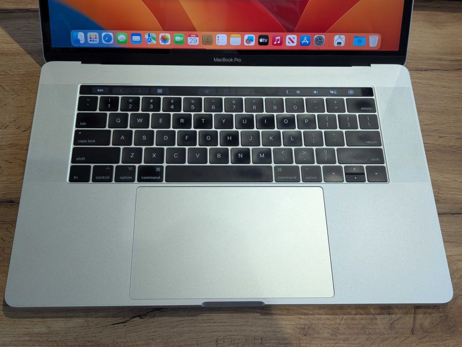 Macbook pro 15 2017 core i7 2.9ghz 16/512gb pro 560 4gb