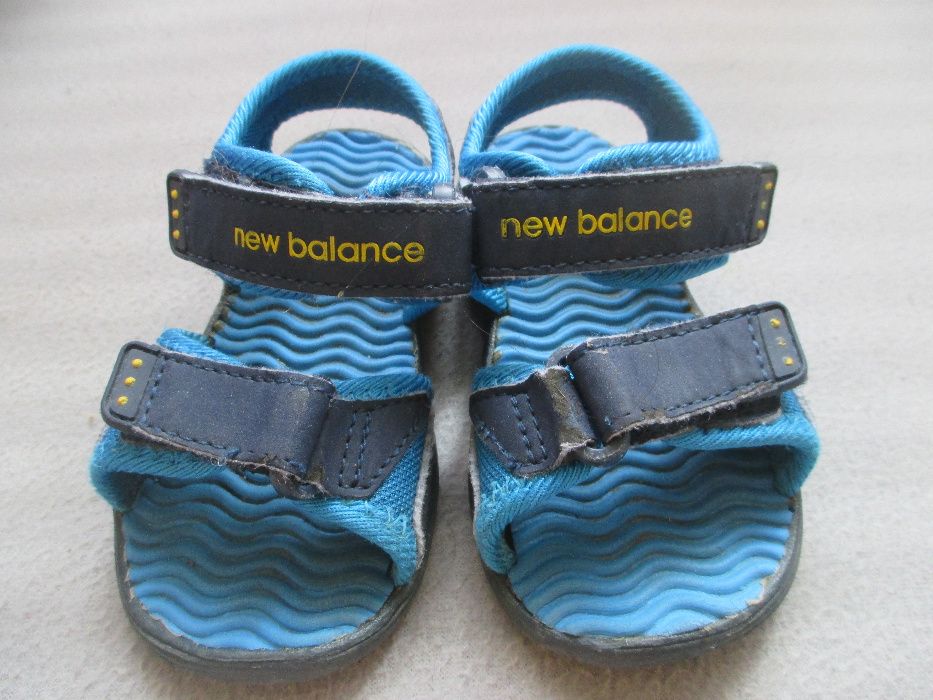 Sandały New Balance rozmiar ok. 24-25 długość wkładki 15,5 cm