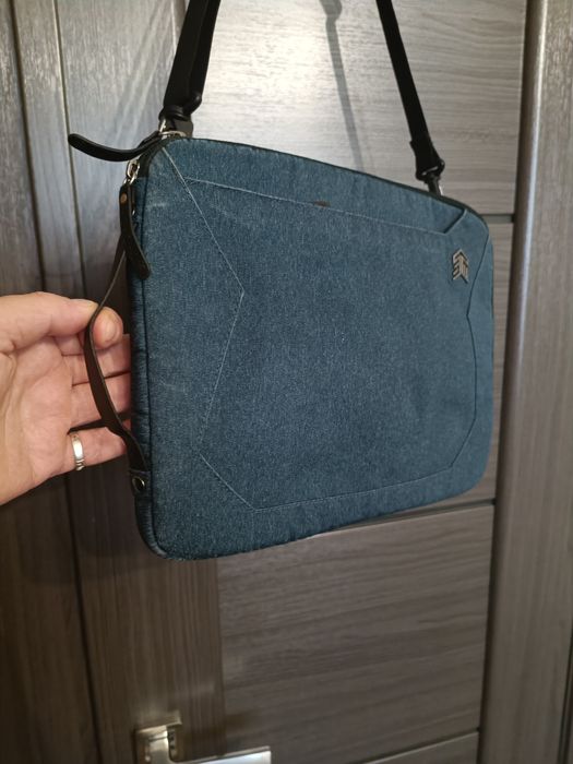 Сумка - чехол STM Australia для нетбука, планшета, документов.