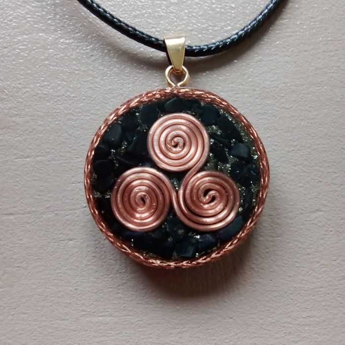 Wisior, orgonit, odpromiennik