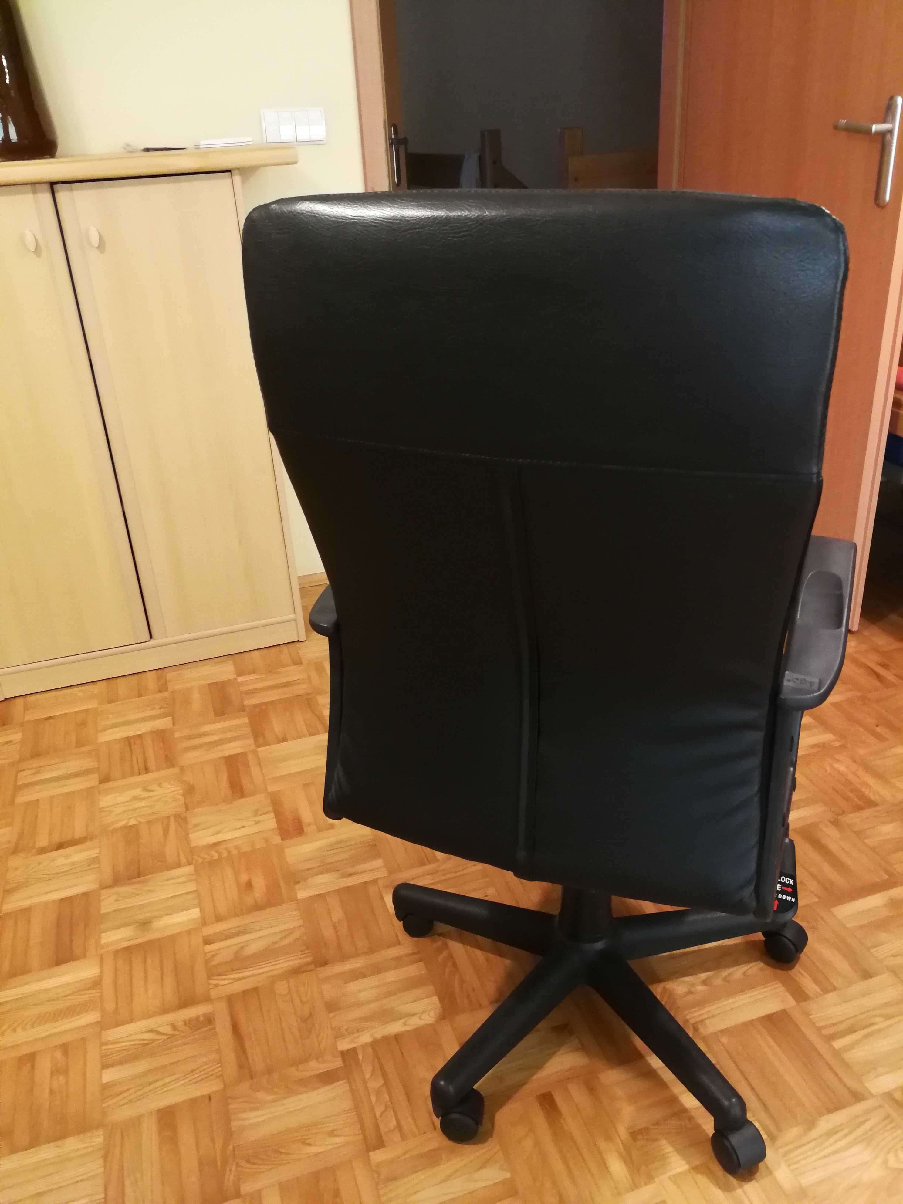 Fotel komputerowy czarny