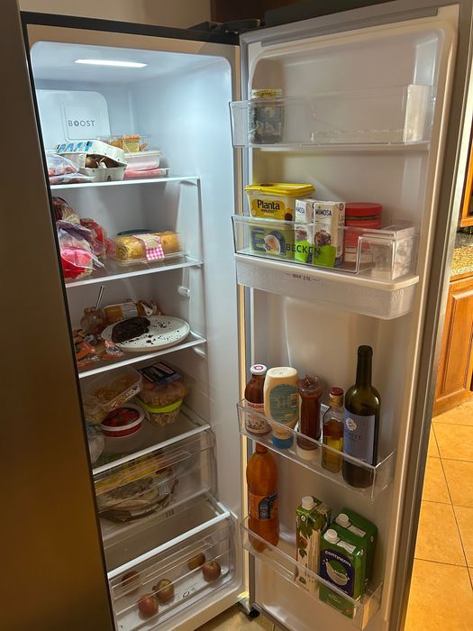 Geladeira nova usei 4 meses apenas tenho a fatura tudo a funcionar