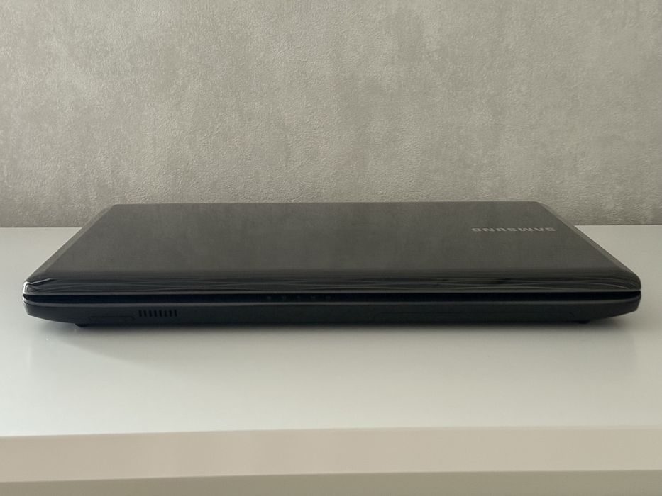 Ноутбук Samsung R523