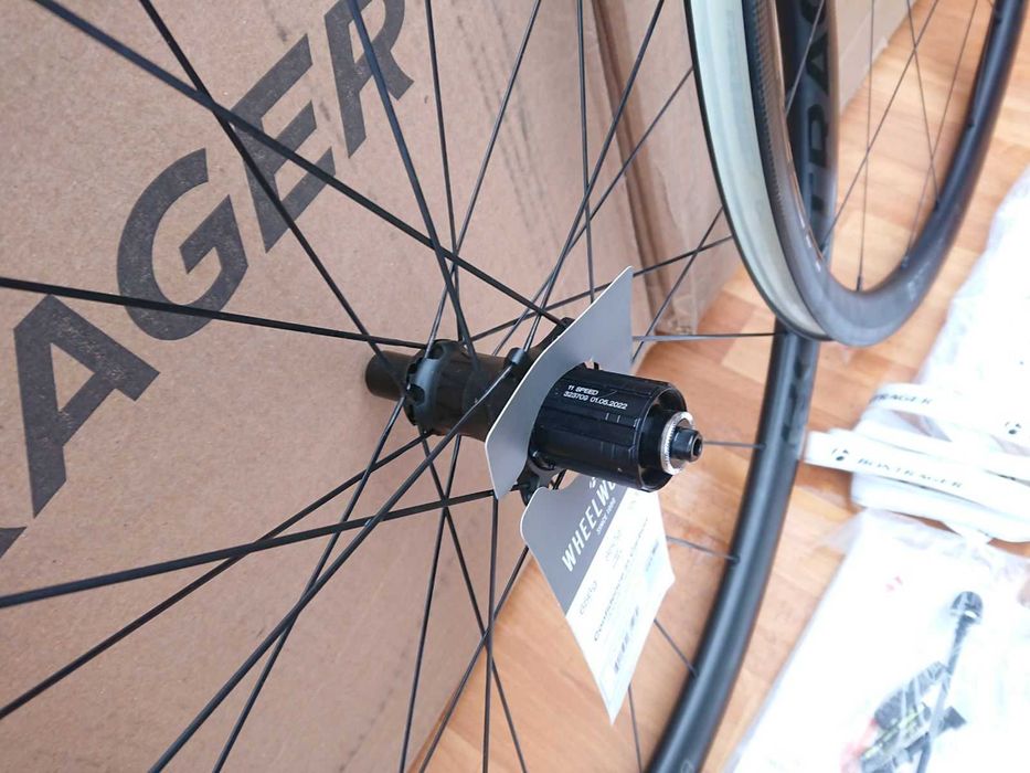 Карбоновий вілсет Bontrager Aeolus Pro 3 TLR carbon 28 з Trek