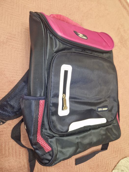 Новий портфель для дівчинки молодших класів