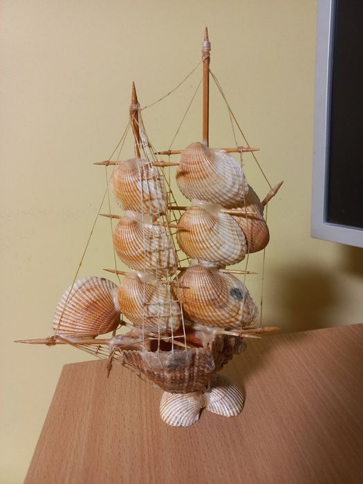 Статуетка з ракушок