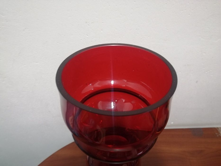 Rubinowy wazon szklany Sadowski Huta Sudety kolorowe szkło z PRL