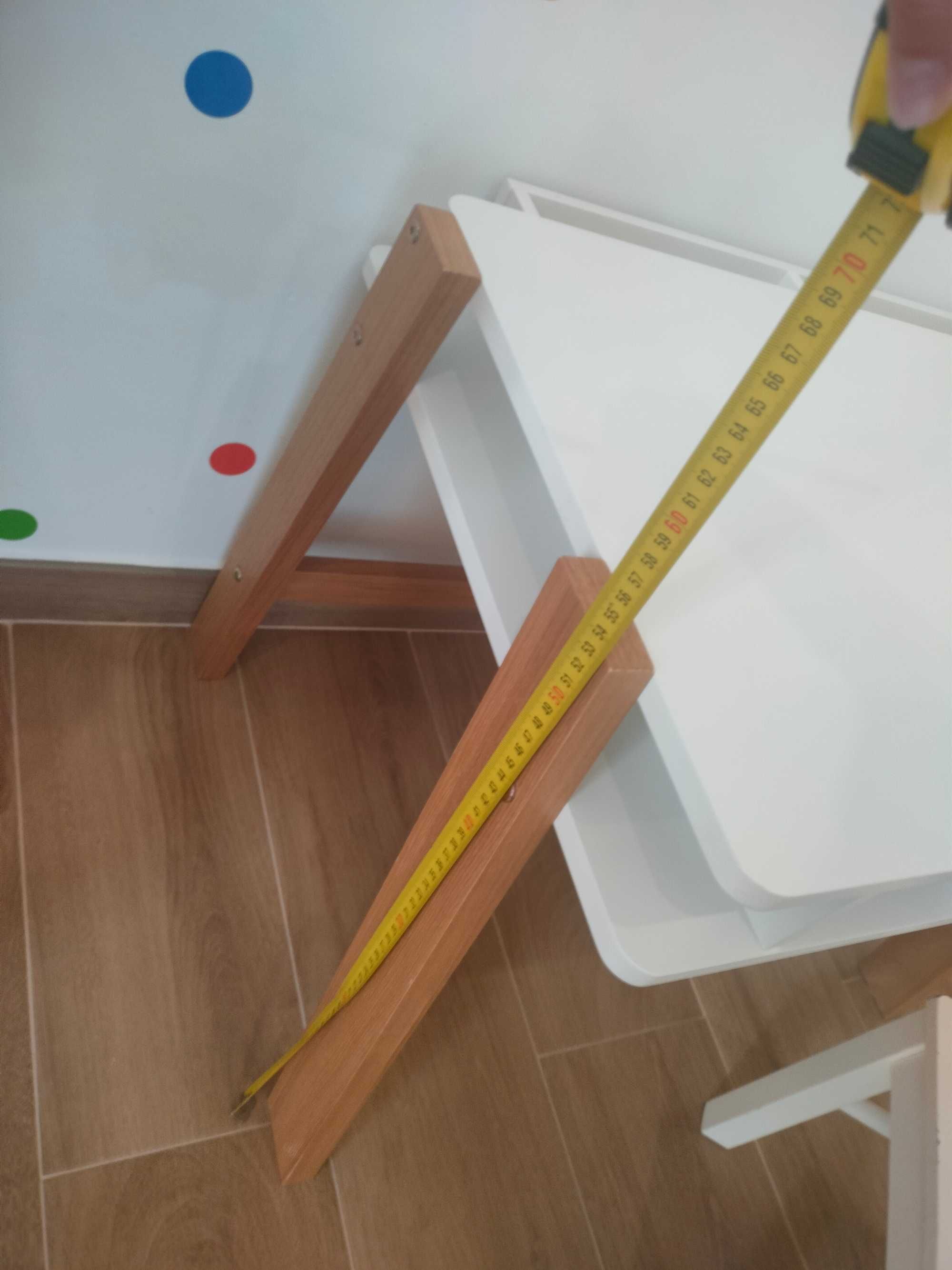 Secretaria infantil com cadeira