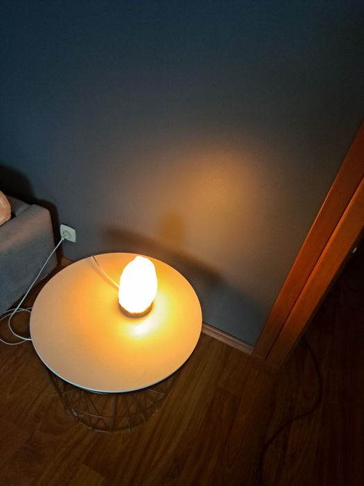 Lampa solna jonizuje powietrze