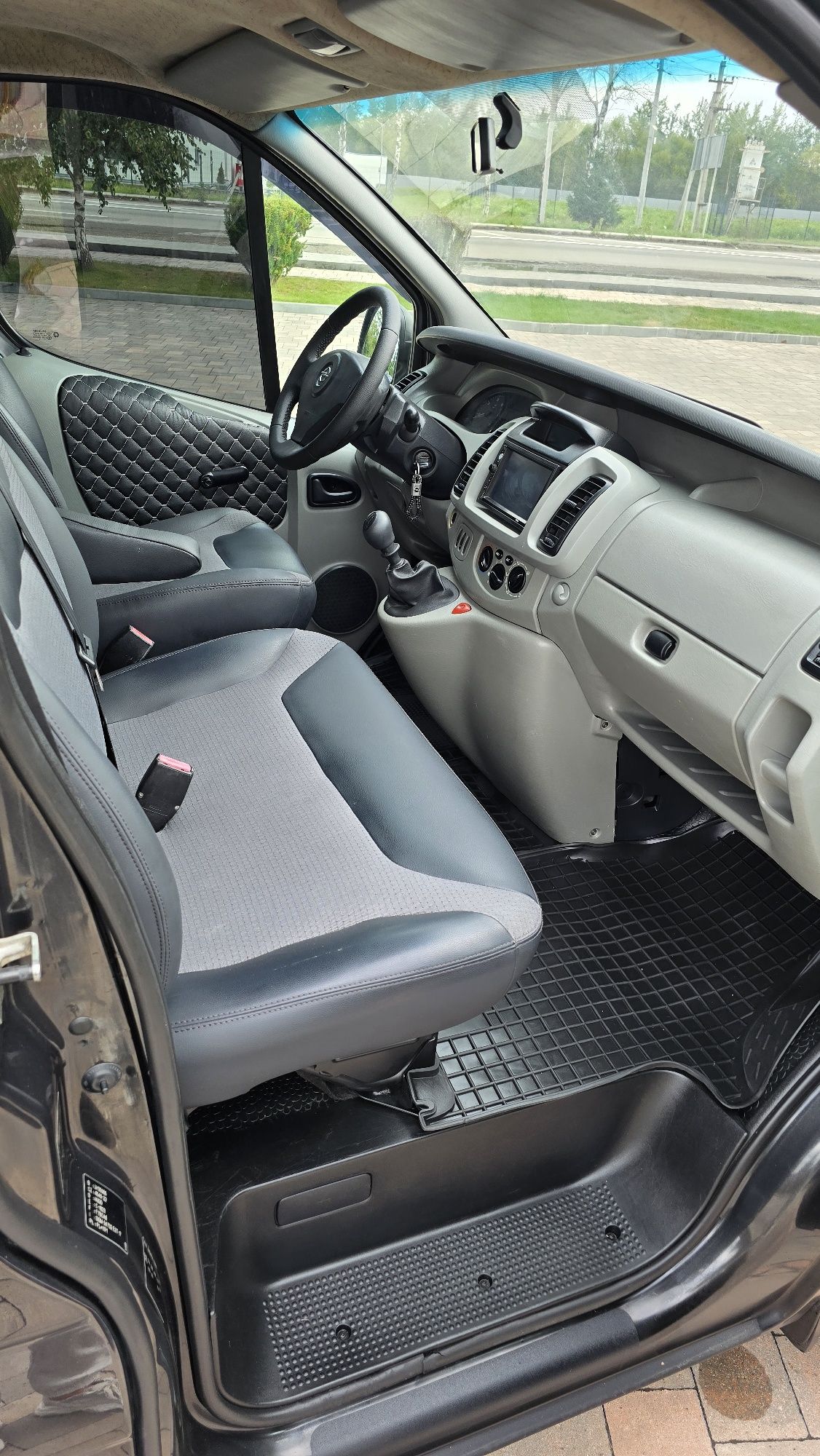 Opel vivaro, пасажир, бус.