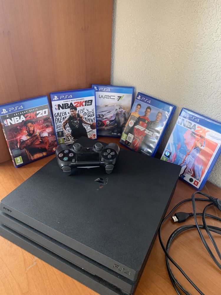 PlayStation 4 Pro Jet black 1Tb com 5 jogos e 2 comando