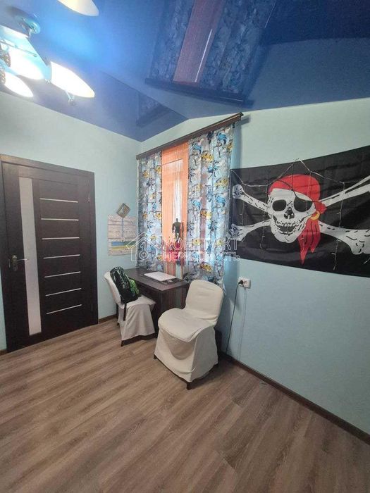 Продам сучасний будинок у самому центрі міста!