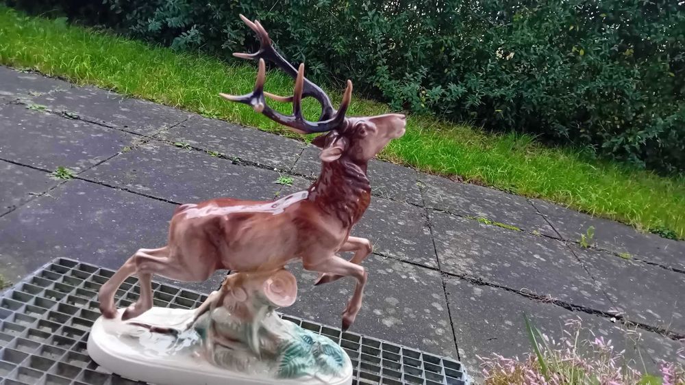 Duza porcelanowa figura HERTWIG JELEŃ W GALOPIE
