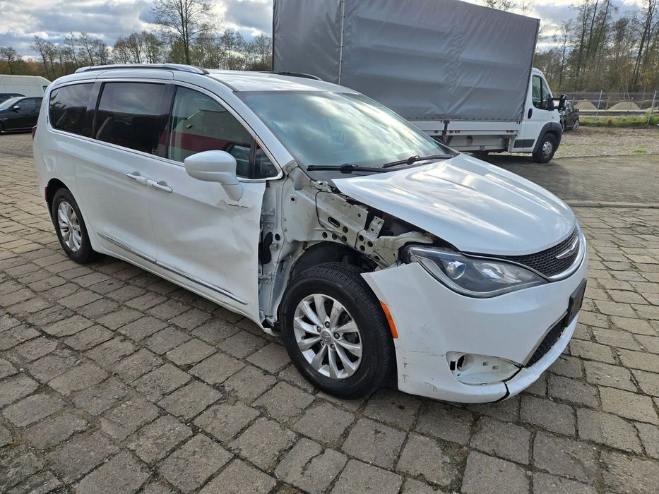 Chrysler Pacifica Touring L /  Skóra /  Navi / Kamera / El. Drzwi