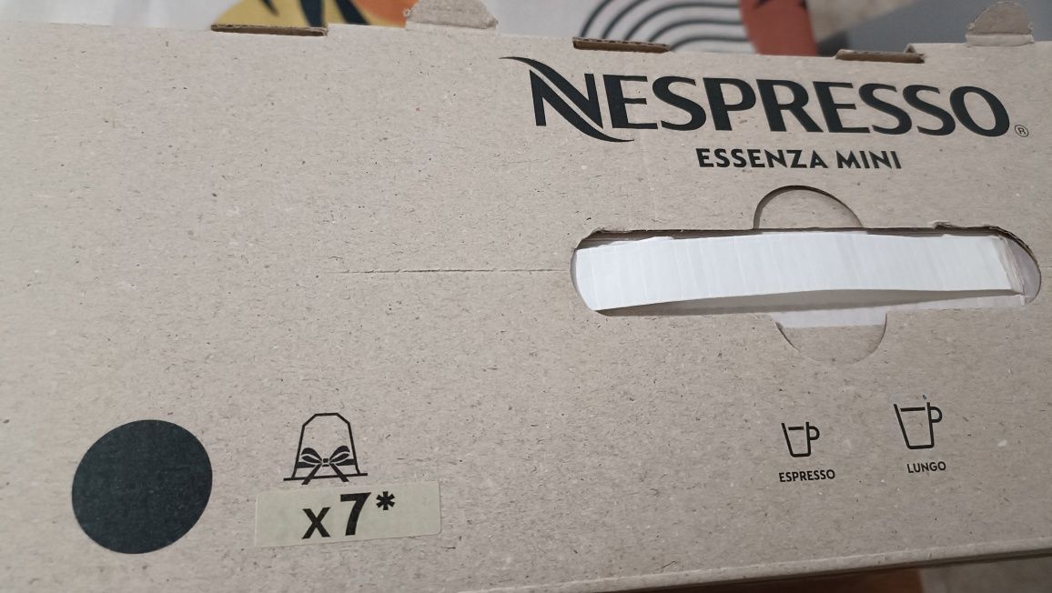 Máquina café Nespresso Essenza Mini