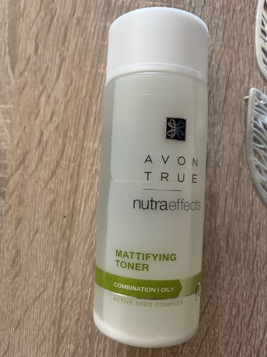 True toner matujacy avon