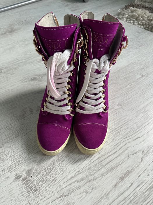 Sneakersy na koturnie zamszowe złote logo Bocci