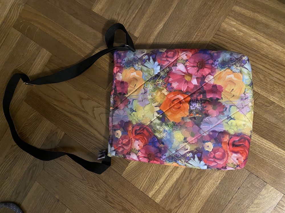 Nowa piekna torebka w kwiaty