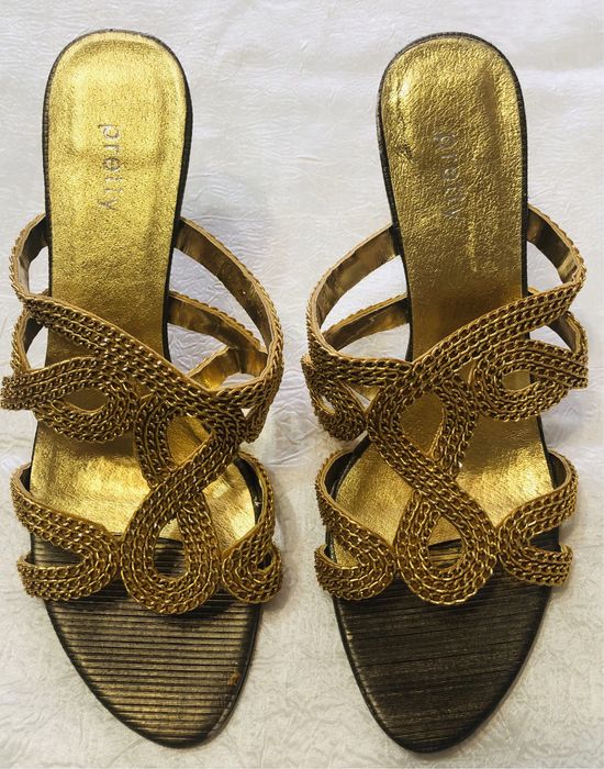 Шльопанці/ босоніжки жіночі 37р