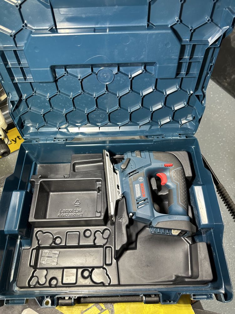 Акумуляторний лобзик Bosch GST 18 V-LI B + Кейс Bosch L-BOXX