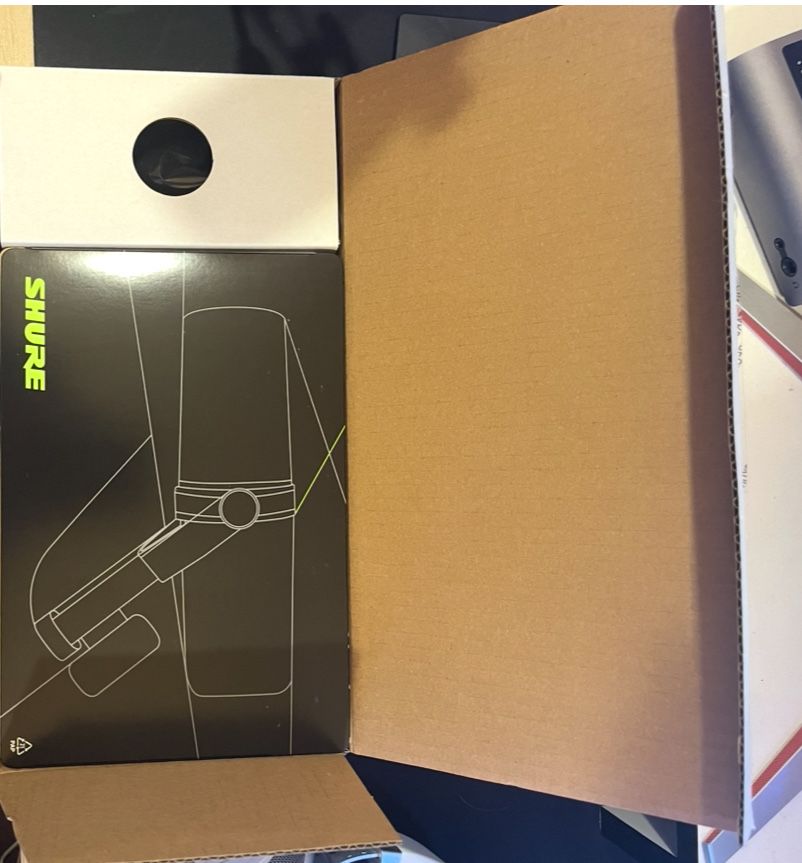 Продаю оригинальный микрофон shure sm7b