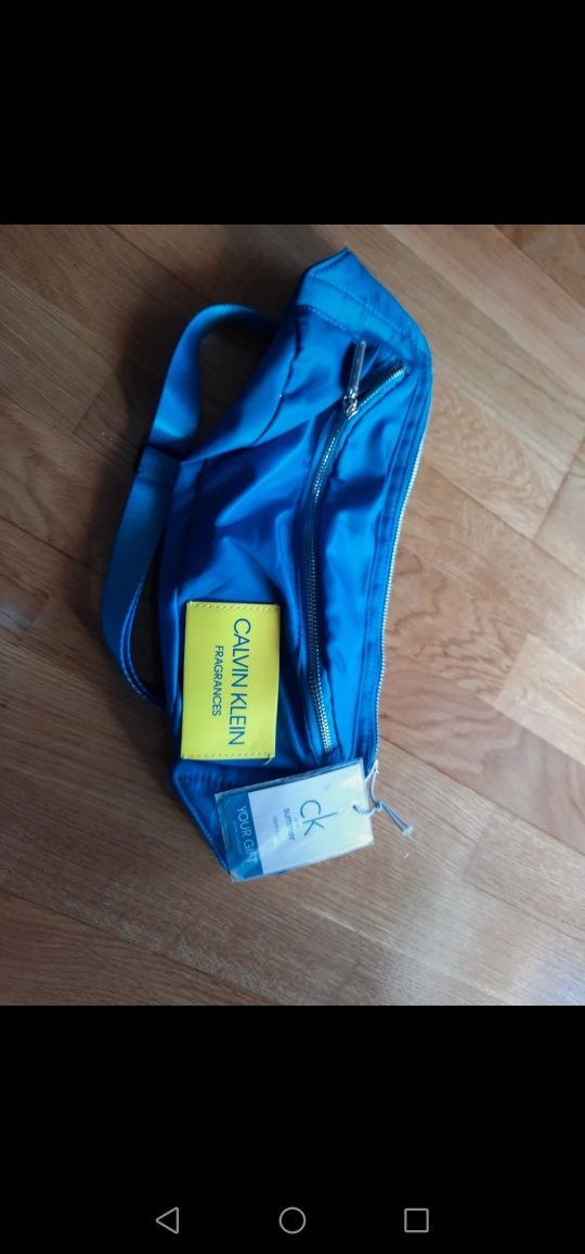 Bolsa tiracolo Calvin Klein nova