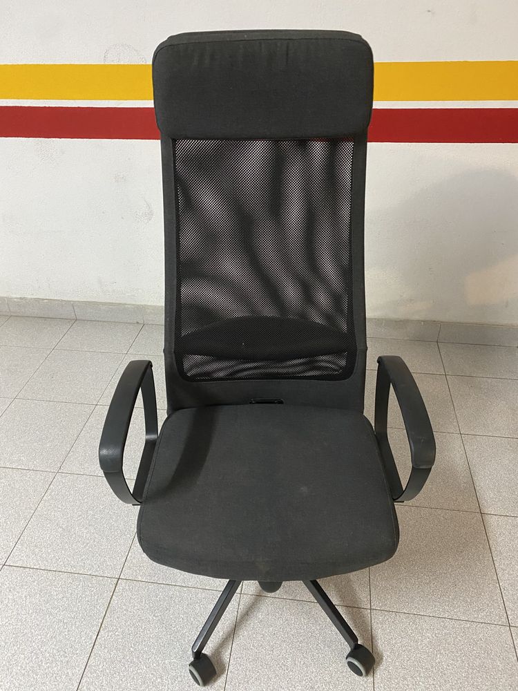 Cadeira de escritorio preta