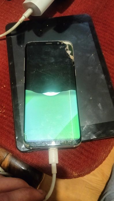 Samsung Galaxy s8 w całości wszystko sprawne uszkodzony wyświetlacz