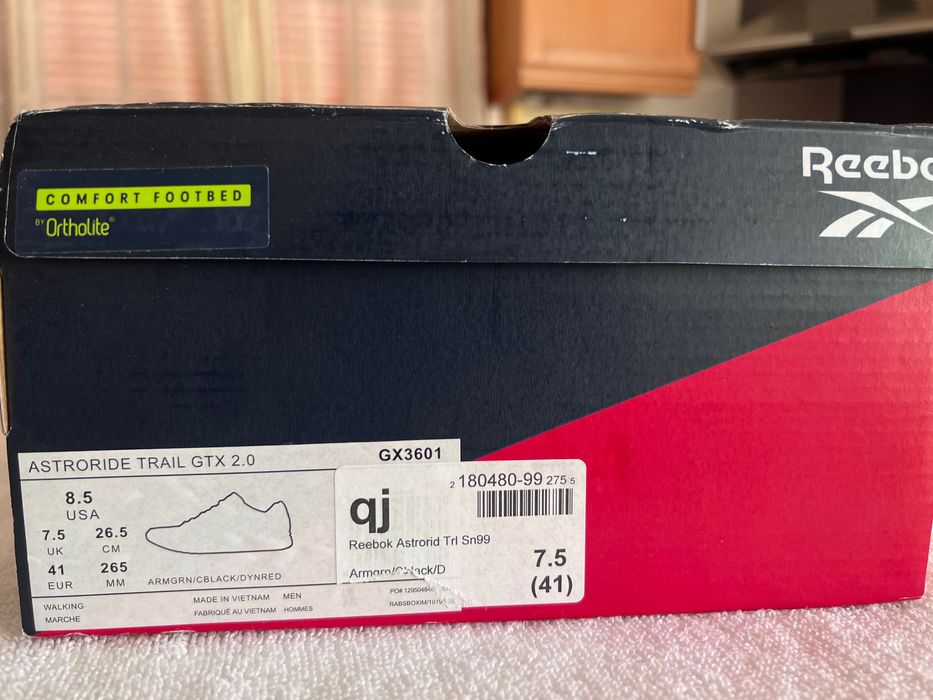 Sapatilhas de trek originais da marca Reebok novas na caixa Nº41,