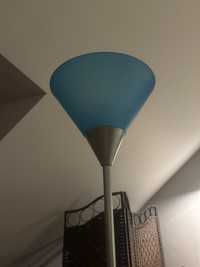 Lampa stojaca z plastikowym kloszem
