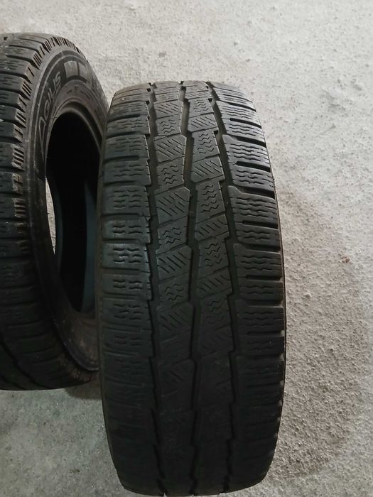 4 pneus 215/65R16 C Continental e Michelin