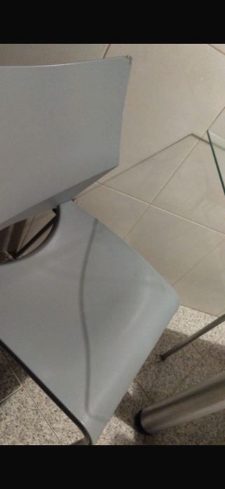 Mesa de vidro e 4 cadeiras