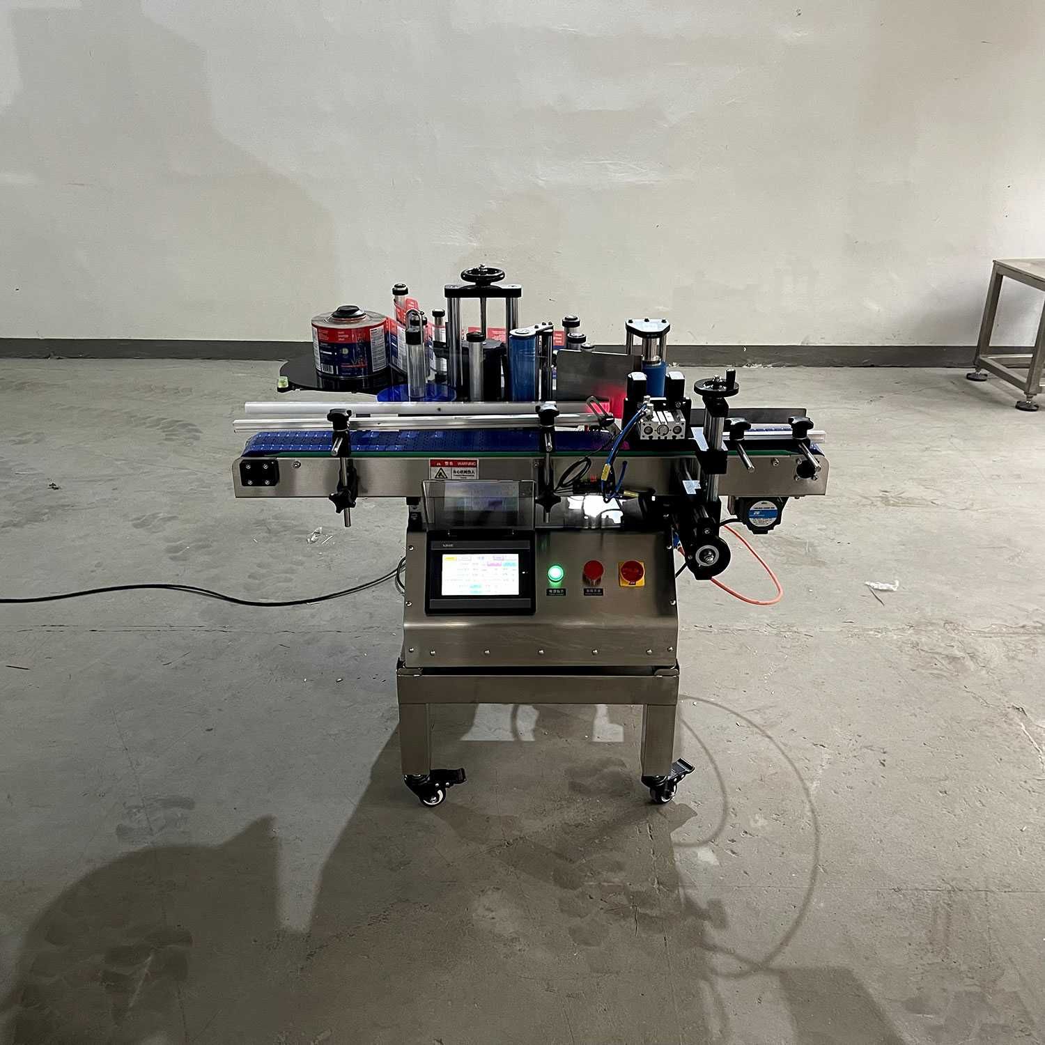 Máquina automática de rotulagem de garrafas e latas de mesa