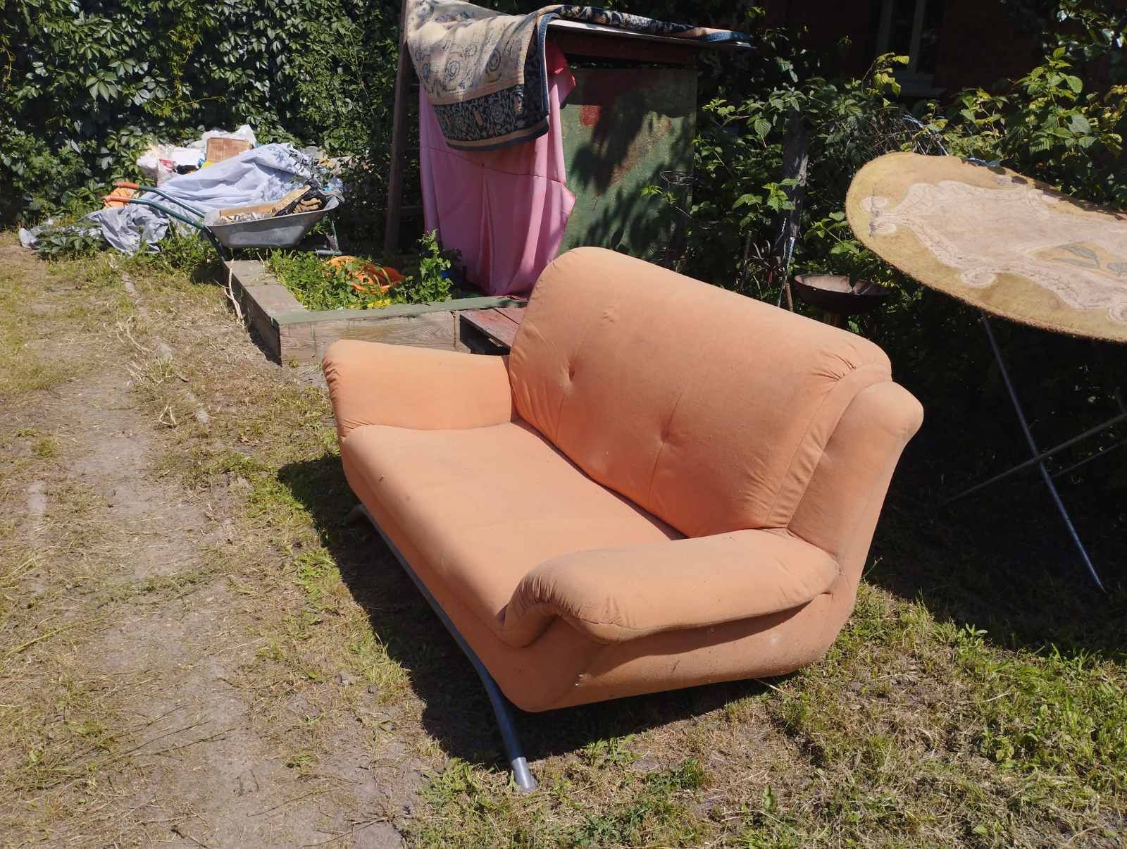 Продам диван в доброму стані