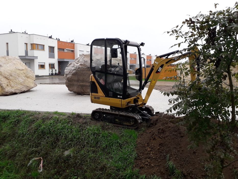 Usługi minikoparka oraz busem wywrotką