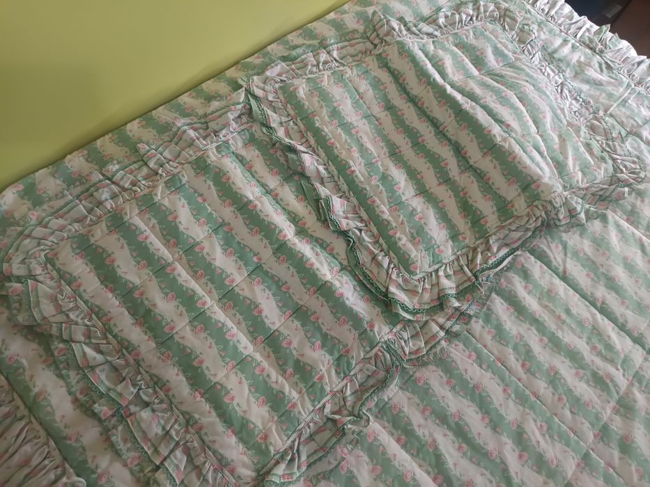 Edredão com almofadas