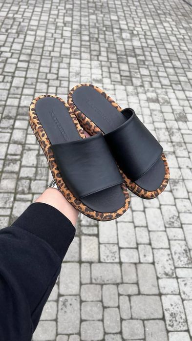 Шльопанці шкіряні