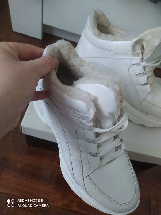 Жіночі шкіряні кросівки