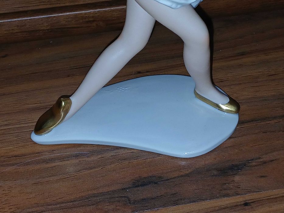 Stara figurka Wallendorf tancerka baletnica