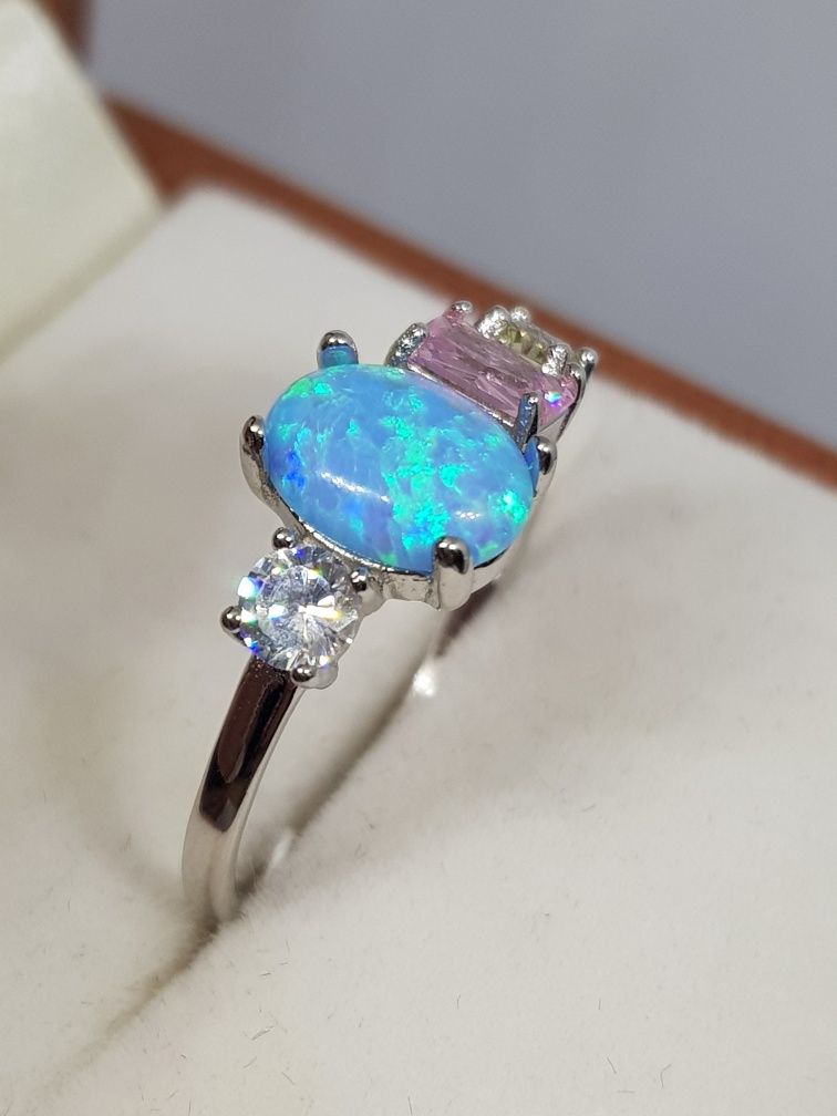 SREBRNY pierścionek z niebieskim OPAL pr.925
