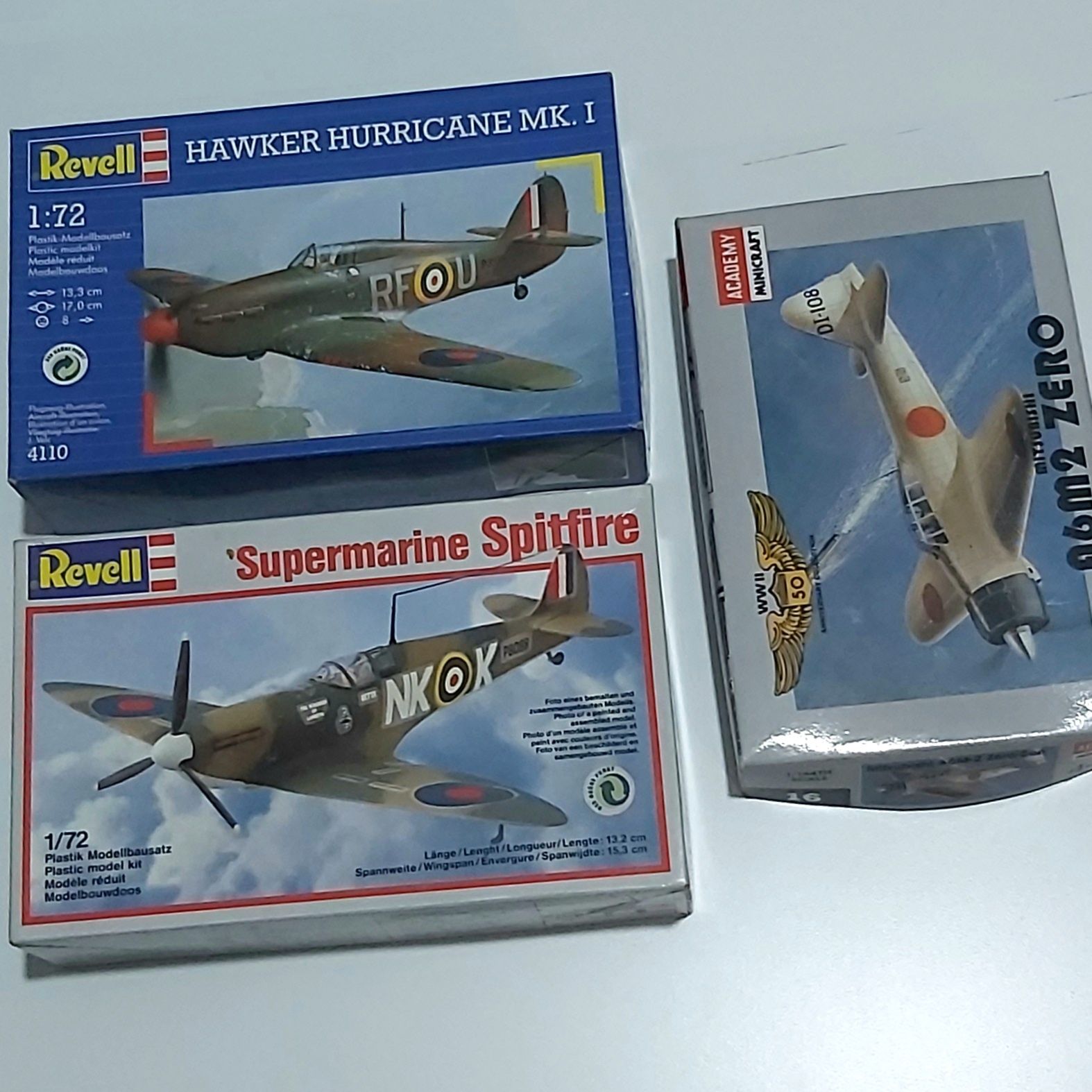 Spitfire Submarino 1/72, Hawker Hurricane MK.1 1/72 e A6M2 Zero 1/144