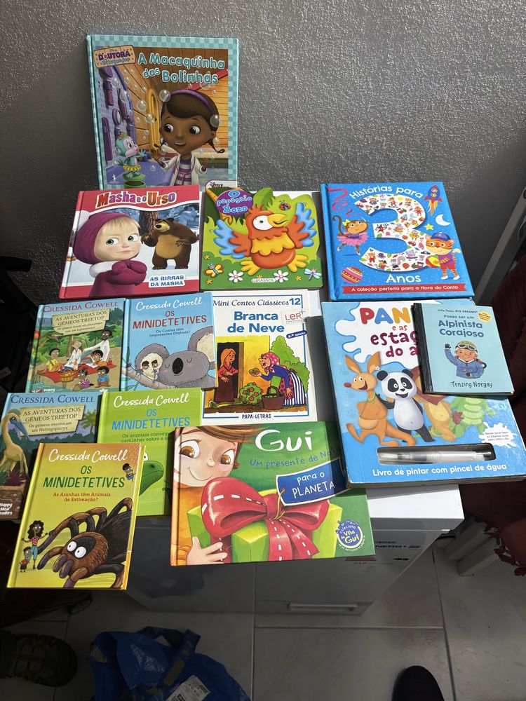 Saco de livros para criancas