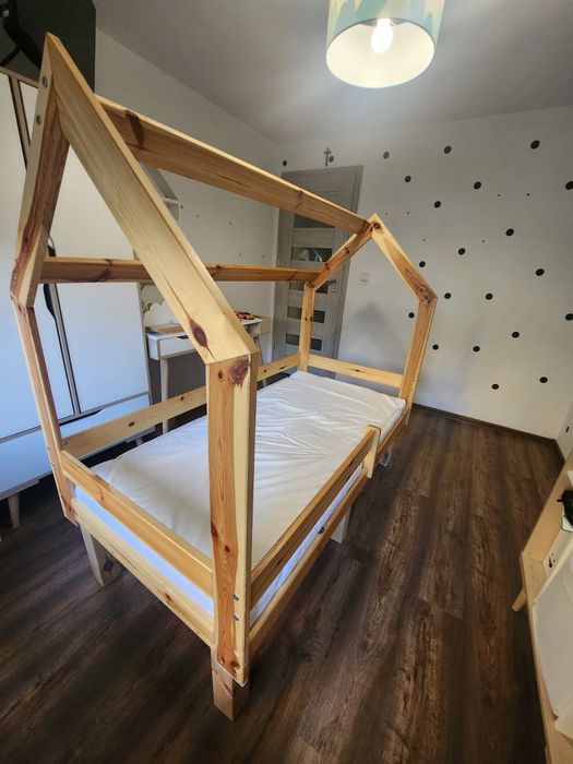 Sprzedam łóżko domek