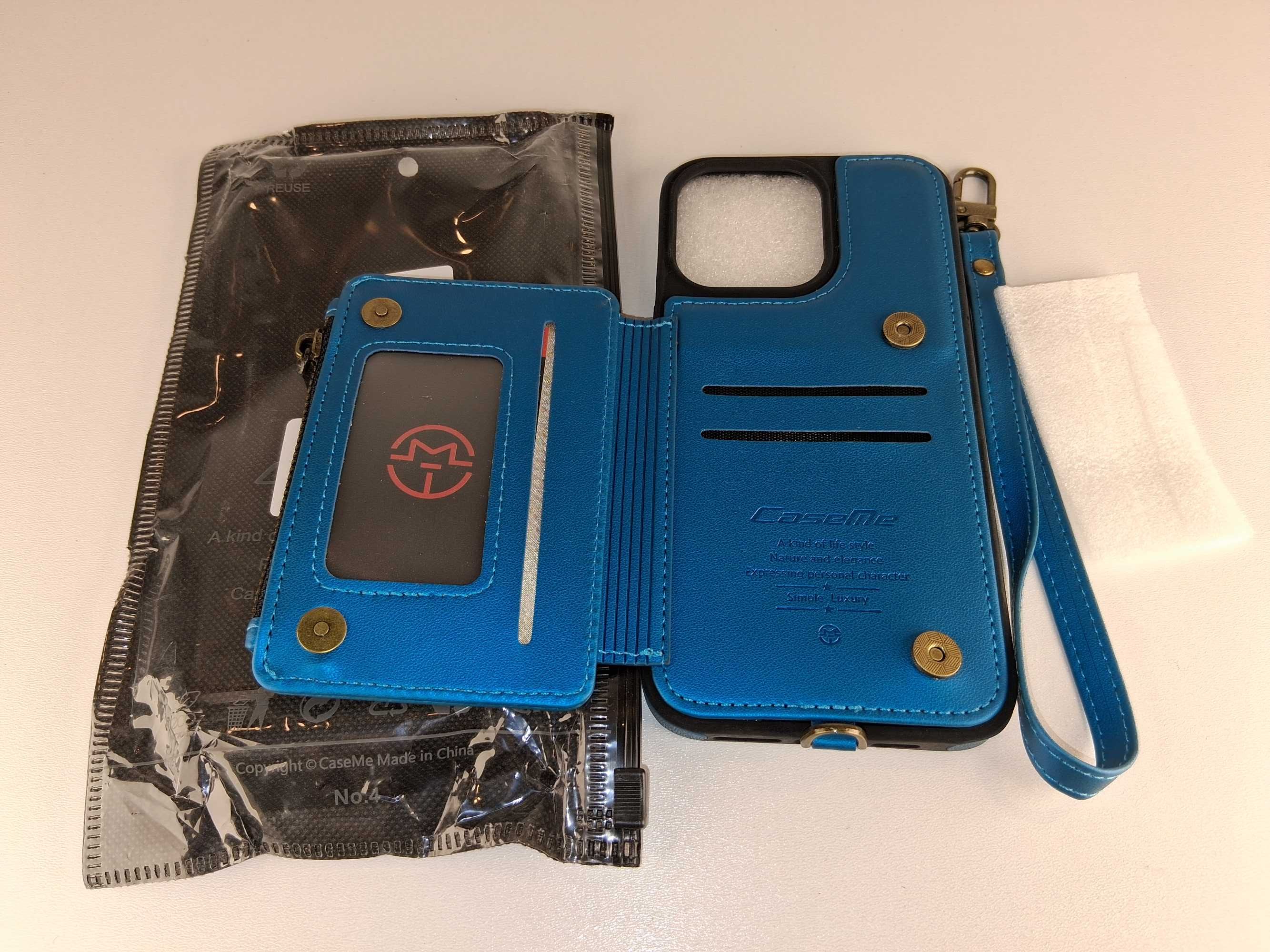 Y004 Etui Portfelowe Z Paskiem Niebieskie Do iPhone 14 Pro Max