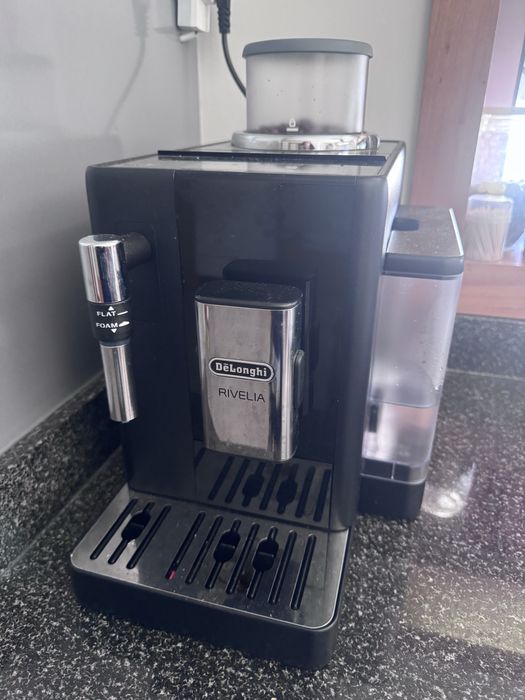 Máquina de café automatica Delonghi Rivelia