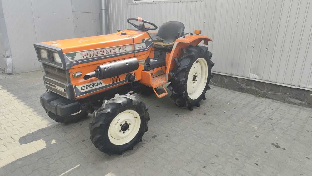 Japoński traktorek Hinomoto E2304 4x4 23KM Super stan